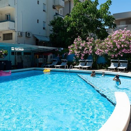 Hotel Mauritius Sentirsi Come A Casa Riccione Exterior photo