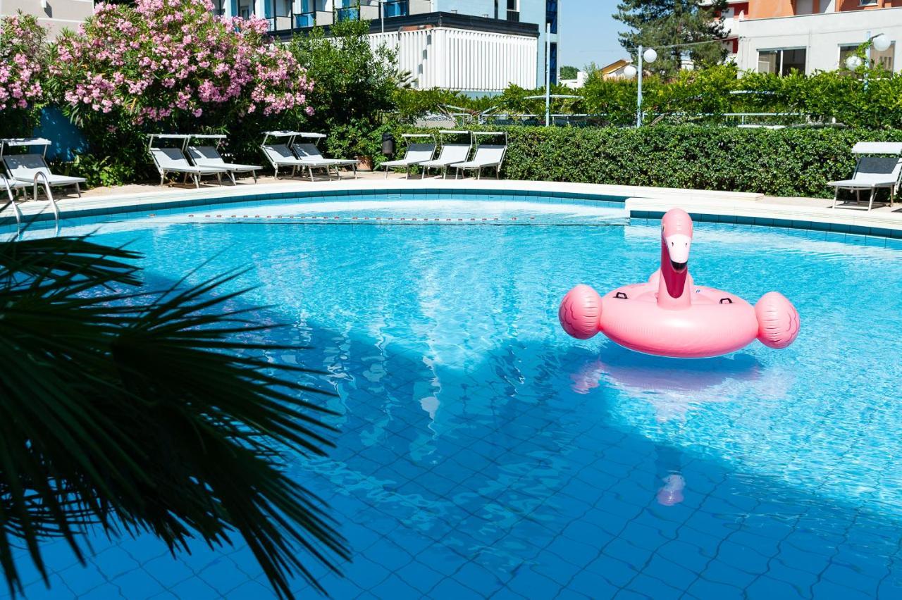 Hotel Mauritius Sentirsi Come A Casa Riccione Exterior photo