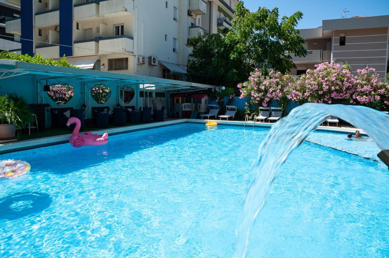Hotel Mauritius Sentirsi Come A Casa Riccione Exterior photo
