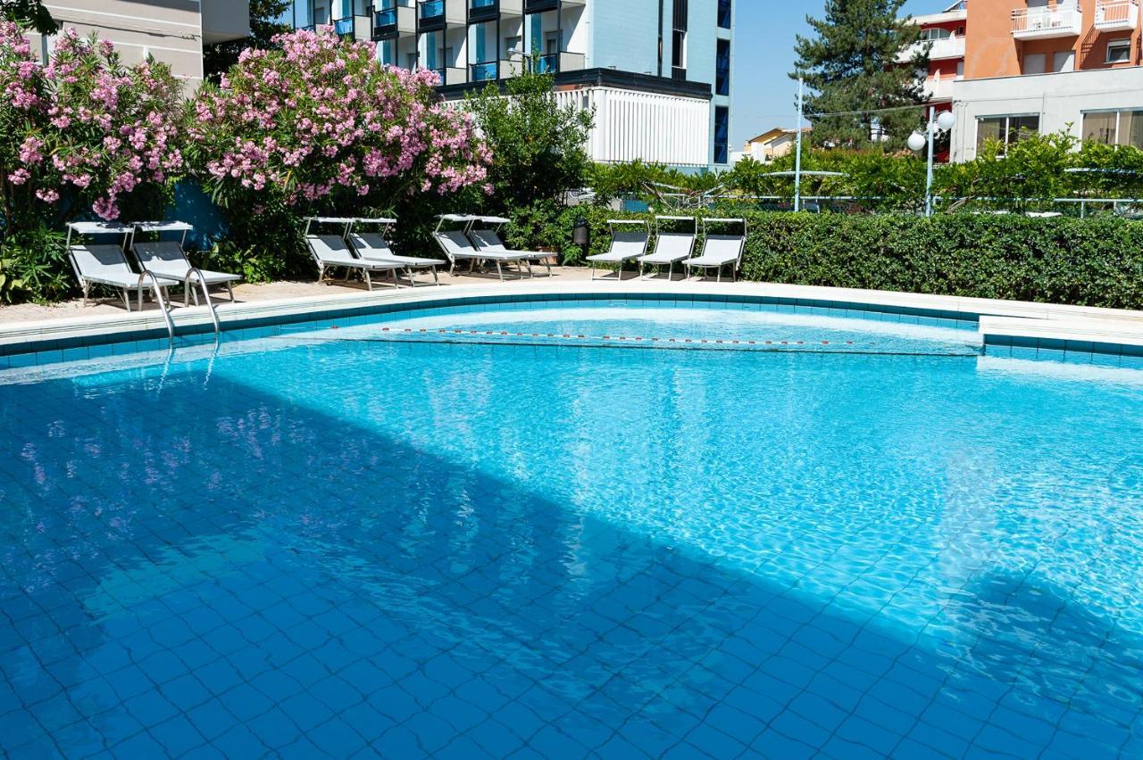 Hotel Mauritius Sentirsi Come A Casa Riccione Exterior photo