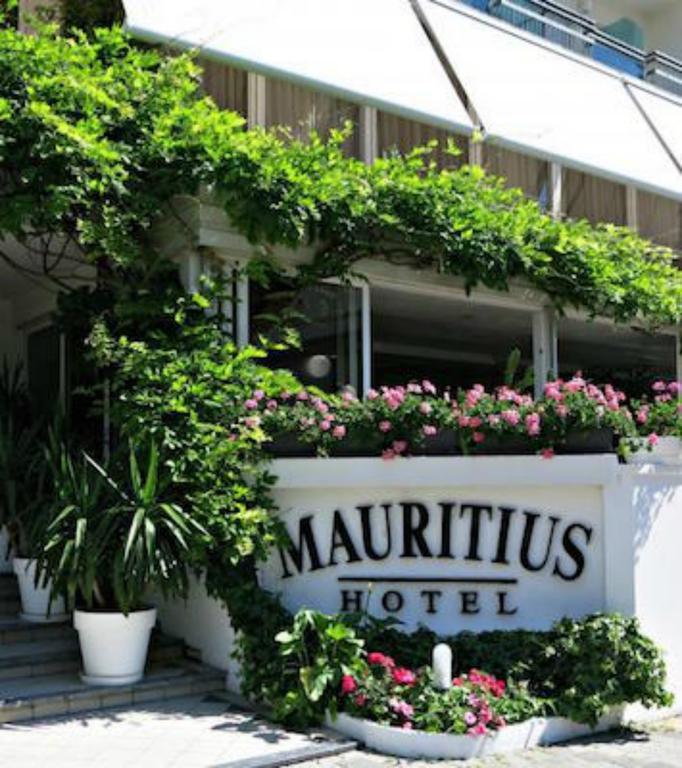 Hotel Mauritius Sentirsi Come A Casa Riccione Exterior photo