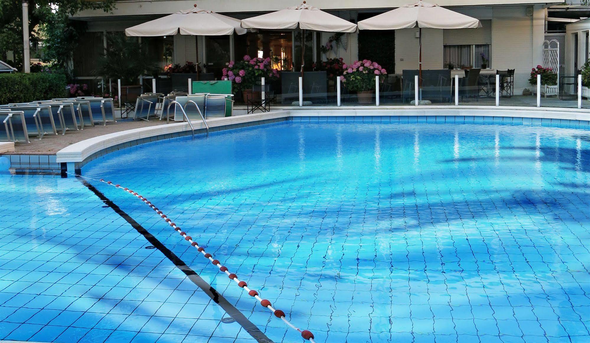 Hotel Mauritius Sentirsi Come A Casa Riccione Exterior photo